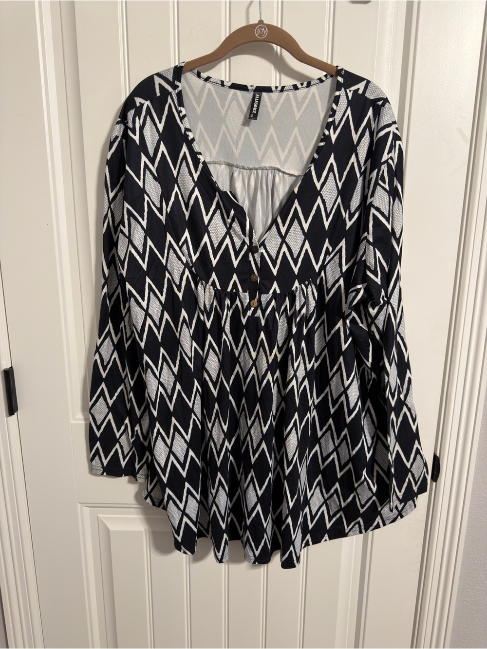 Allegrace Long Sleeve Women's Black/White Tunic Top. Size 3X